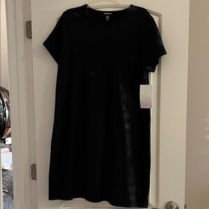 Athleta Black Short-Sleeve Essential Tee Dress. So stylish for spring and summer